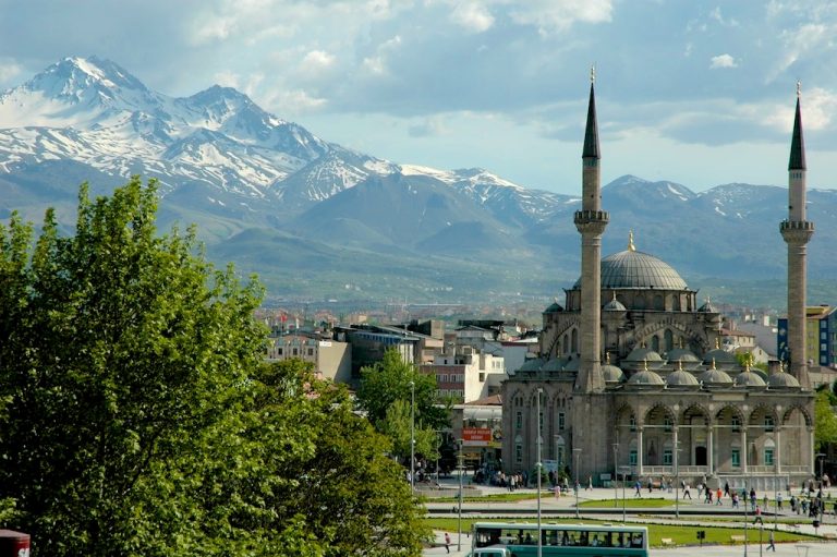 Kayseri Belediyesi Akaryakıt İstasyonu Arsasını Sattı